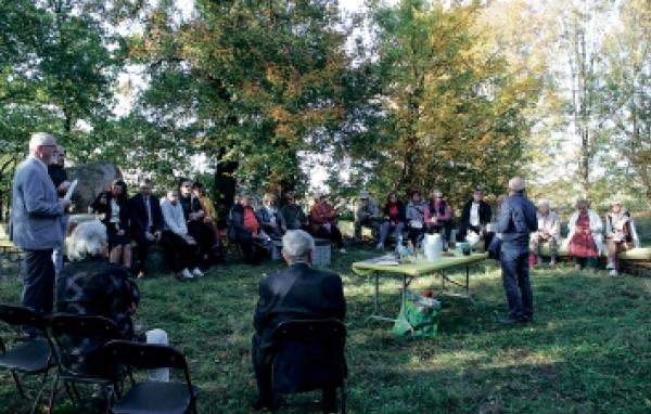 Cytanje pśi Łužyskej studni za Nysu